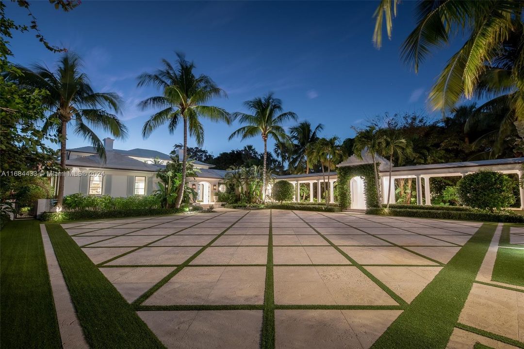 最近售出: $39,900,000 (8 贝兹, 9 浴室, 10537 平方英尺)