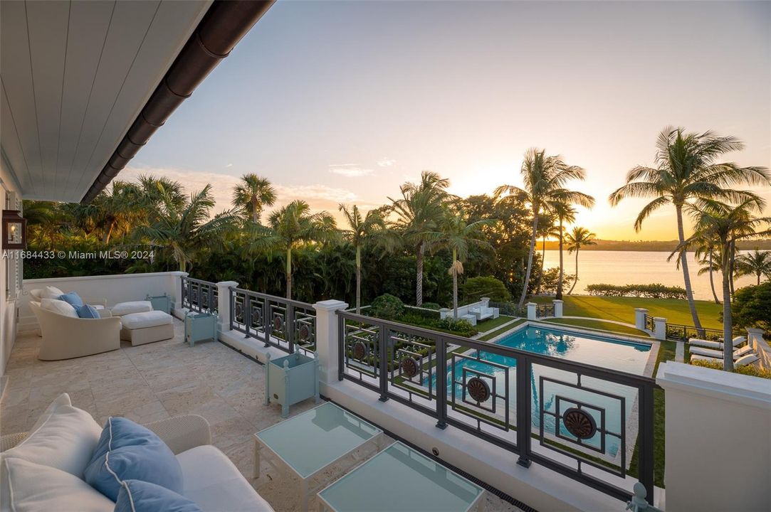 最近售出: $39,900,000 (8 贝兹, 9 浴室, 10537 平方英尺)