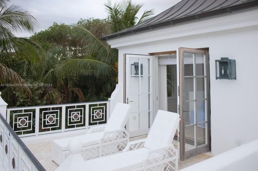 最近售出: $39,900,000 (8 贝兹, 9 浴室, 10537 平方英尺)