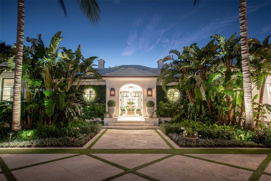 最近售出: $39,900,000 (8 贝兹, 9 浴室, 10537 平方英尺)