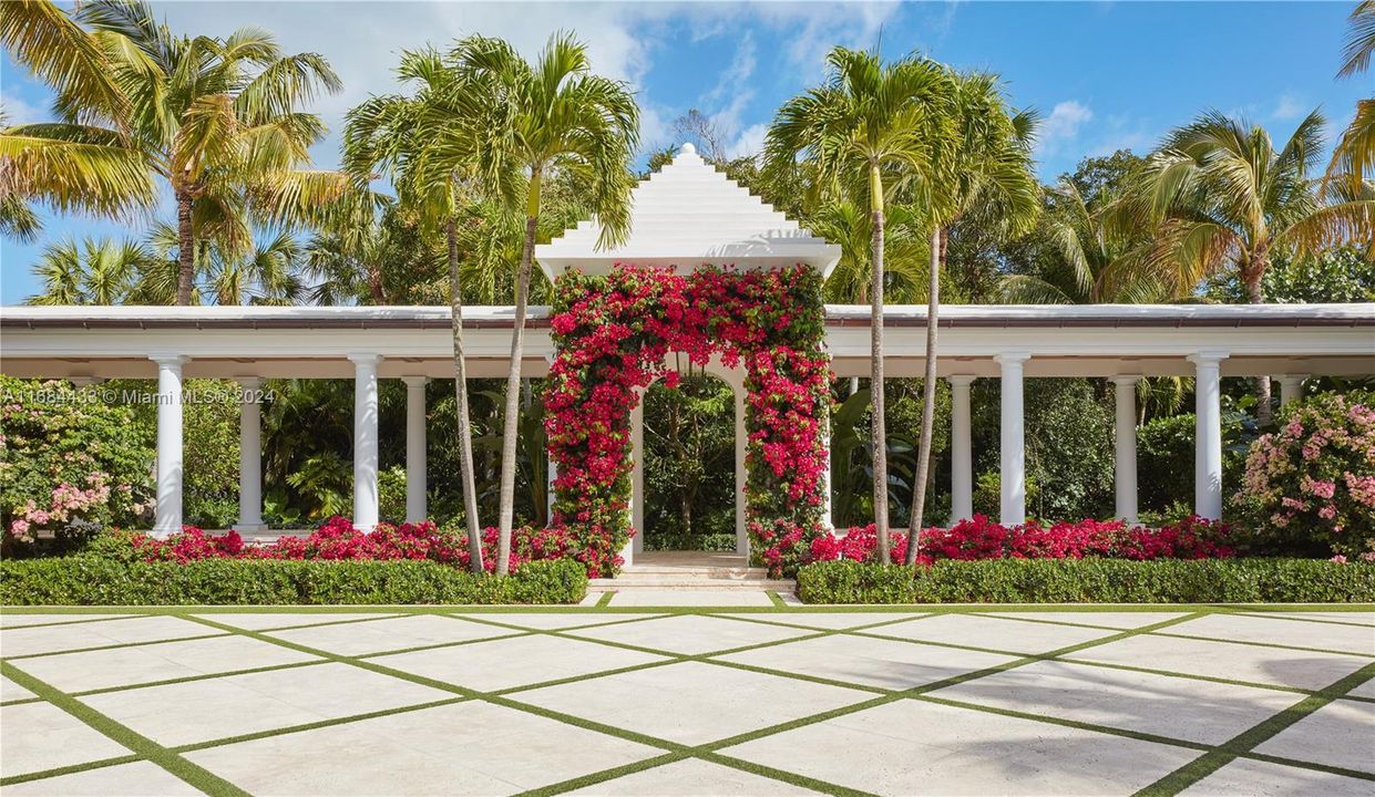 最近售出: $39,900,000 (8 贝兹, 9 浴室, 10537 平方英尺)