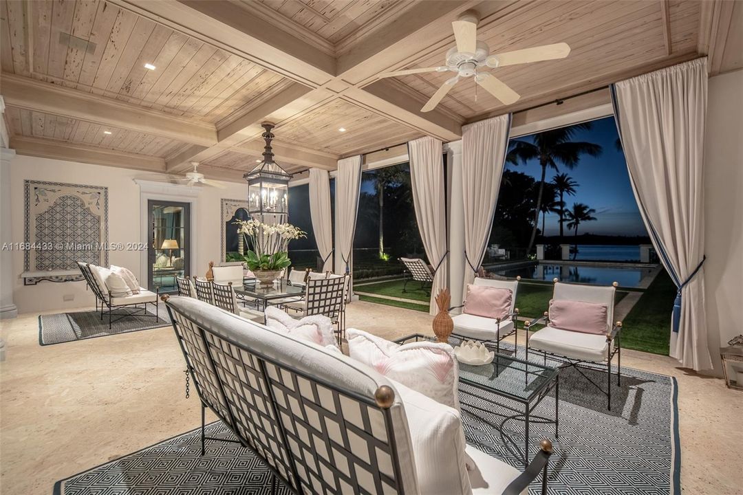 最近售出: $39,900,000 (8 贝兹, 9 浴室, 10537 平方英尺)