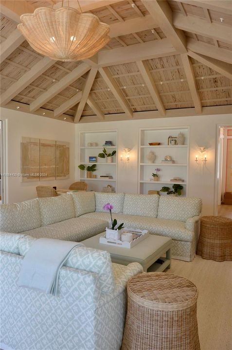 最近售出: $39,900,000 (8 贝兹, 9 浴室, 10537 平方英尺)