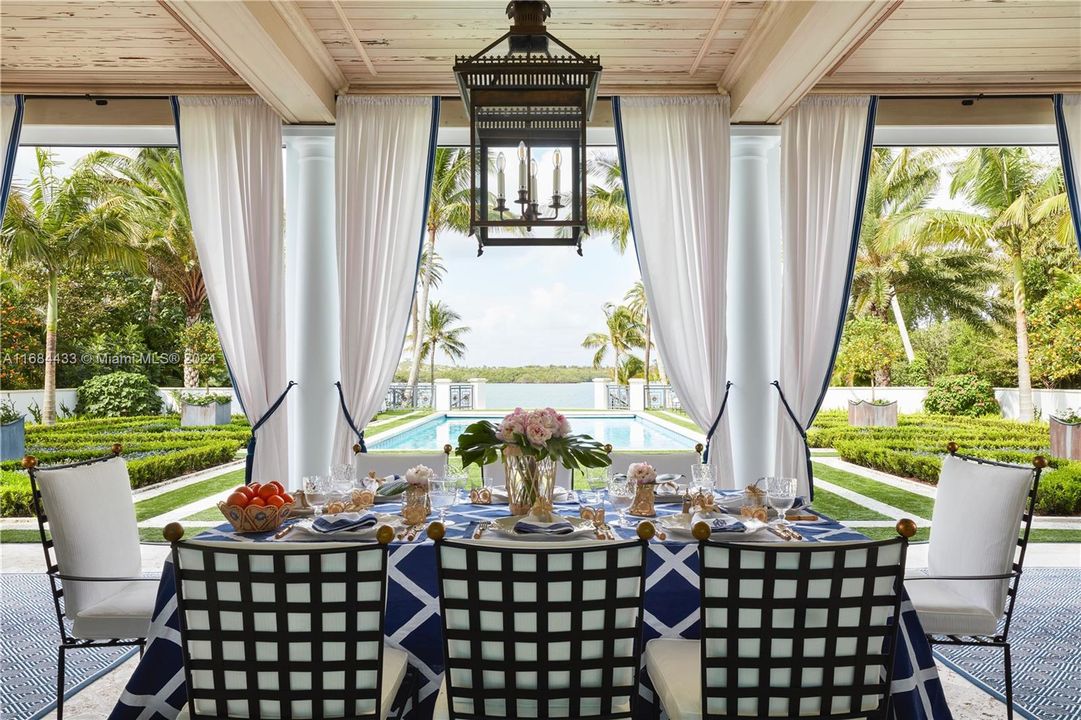 最近售出: $39,900,000 (8 贝兹, 9 浴室, 10537 平方英尺)