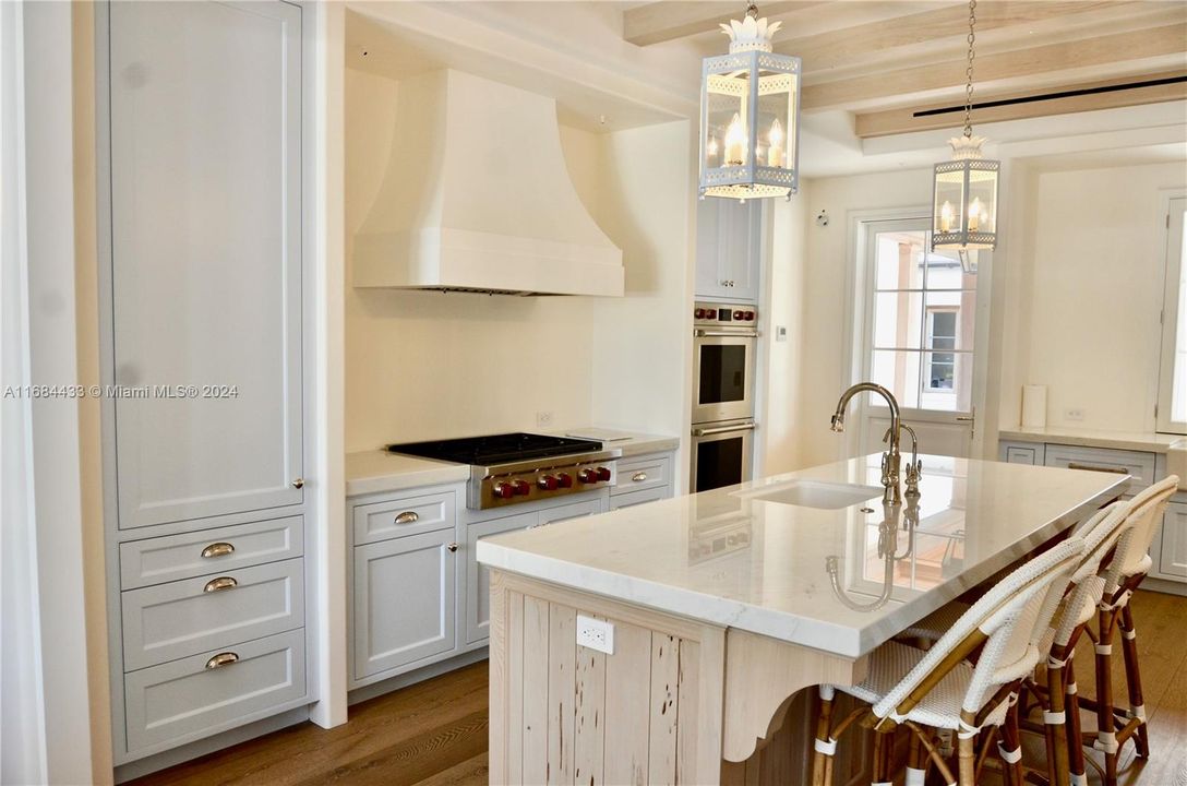 最近售出: $39,900,000 (8 贝兹, 9 浴室, 10537 平方英尺)