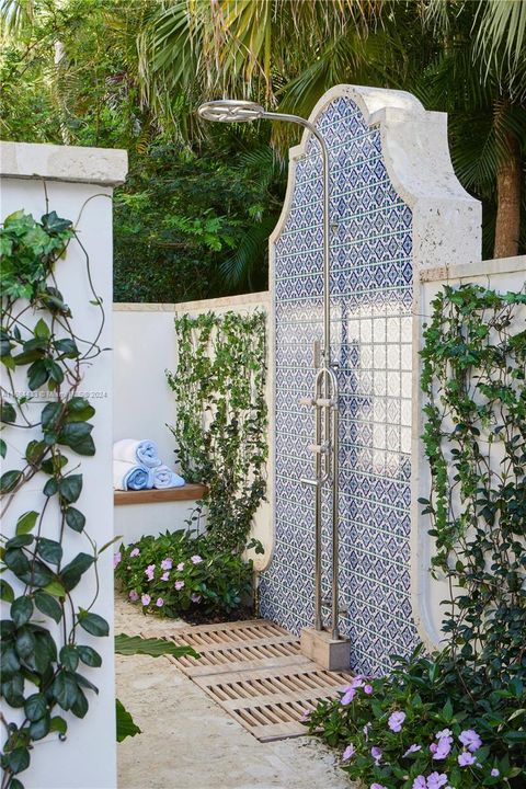 最近售出: $39,900,000 (8 贝兹, 9 浴室, 10537 平方英尺)