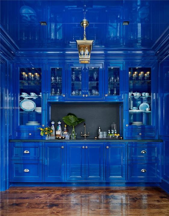 最近售出: $39,900,000 (8 贝兹, 9 浴室, 10537 平方英尺)