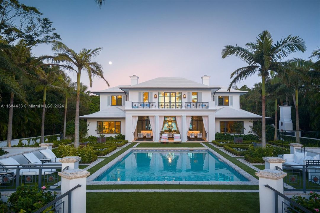 最近售出: $39,900,000 (8 贝兹, 9 浴室, 10537 平方英尺)