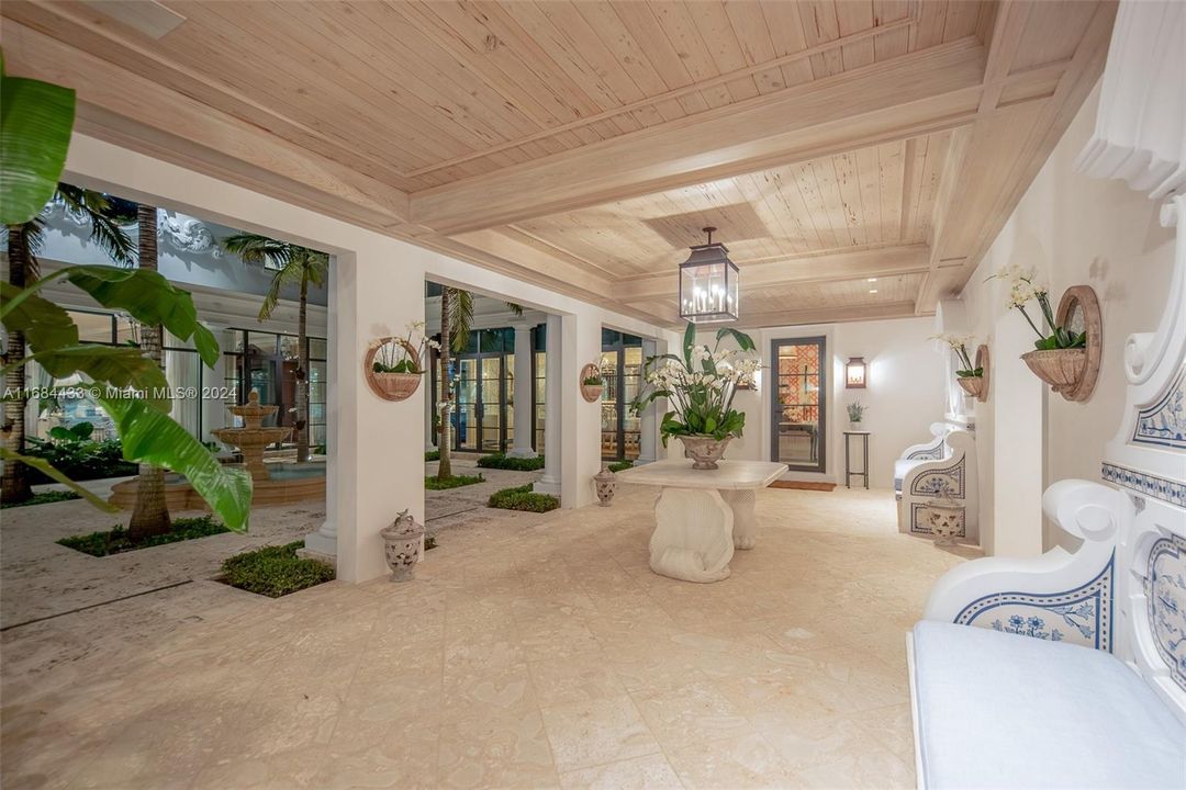 最近售出: $39,900,000 (8 贝兹, 9 浴室, 10537 平方英尺)