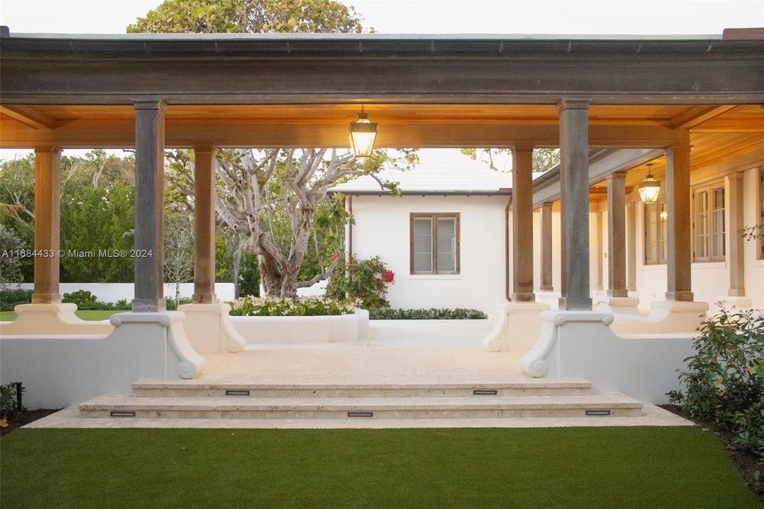 最近售出: $39,900,000 (8 贝兹, 9 浴室, 10537 平方英尺)