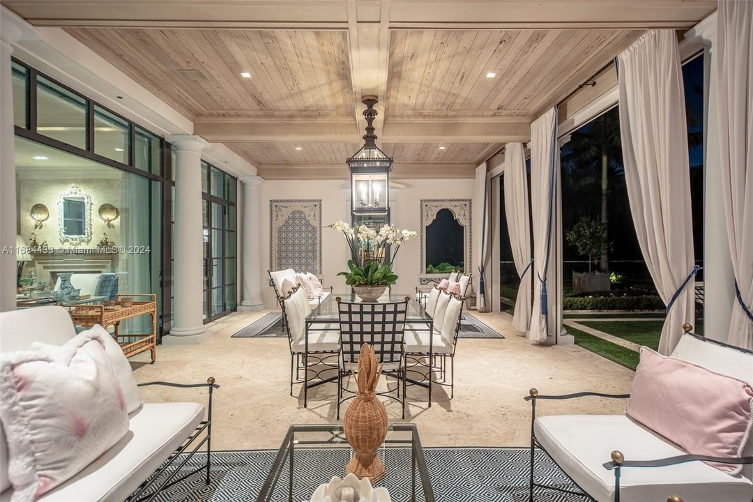 最近售出: $39,900,000 (8 贝兹, 9 浴室, 10537 平方英尺)