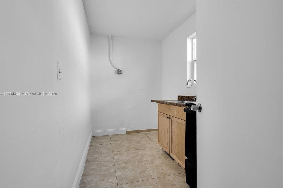 For Rent: $1,200 (1 beds, 1 baths, 1866 Square Feet)