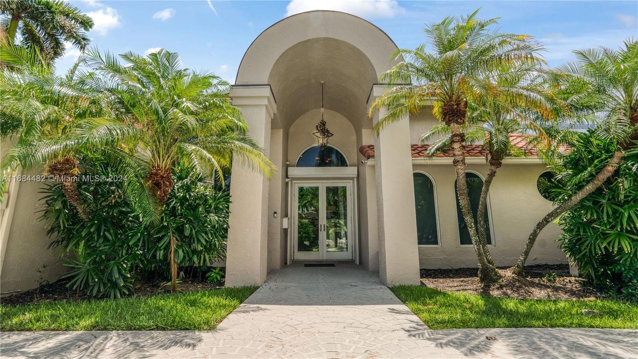 For Sale: $6,295,000 (4 beds, 4 baths, 3817 Square Feet)