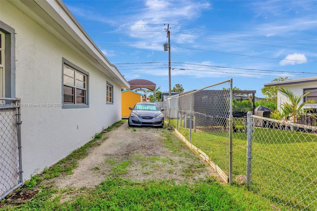 For Sale: $599,900 (3 beds, 2 baths, 1994 Square Feet)