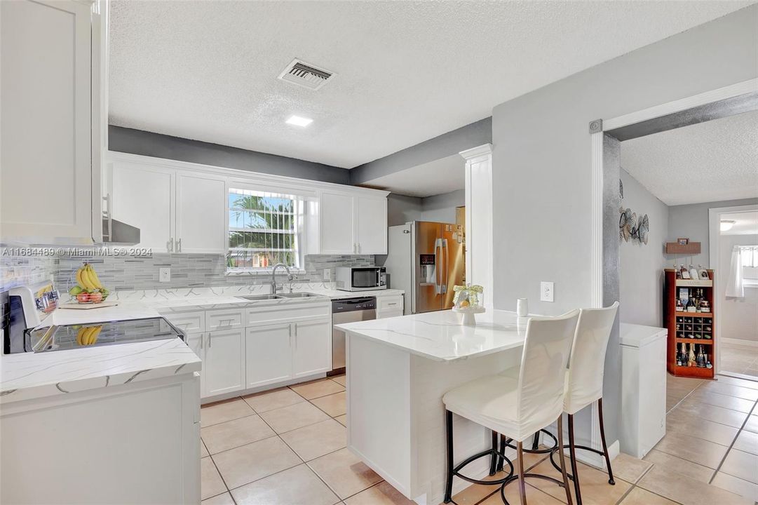 For Sale: $599,900 (3 beds, 2 baths, 1994 Square Feet)