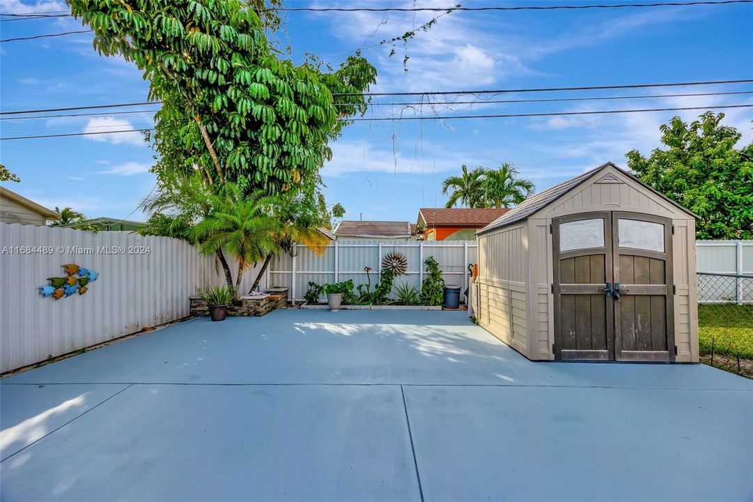 For Sale: $599,900 (3 beds, 2 baths, 1994 Square Feet)