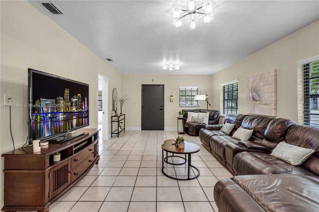 For Sale: $1,400,000 (4 beds, 3 baths, 2370 Square Feet)