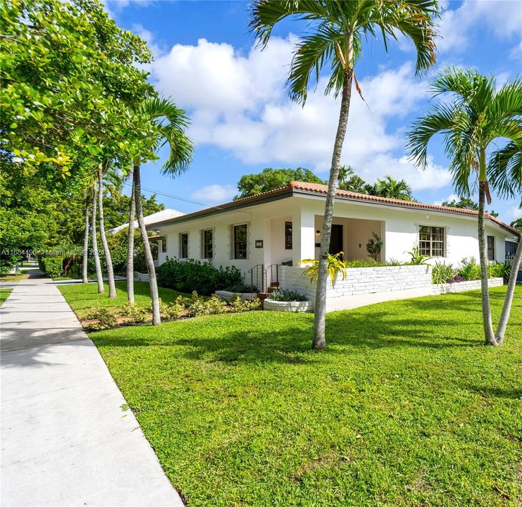 For Sale: $1,400,000 (4 beds, 3 baths, 2370 Square Feet)