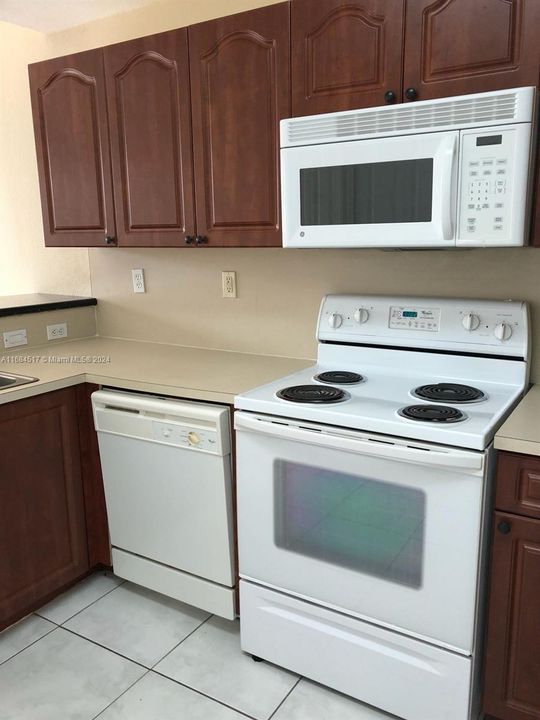 For Rent: $2,690 (2 beds, 2 baths, 1206 Square Feet)