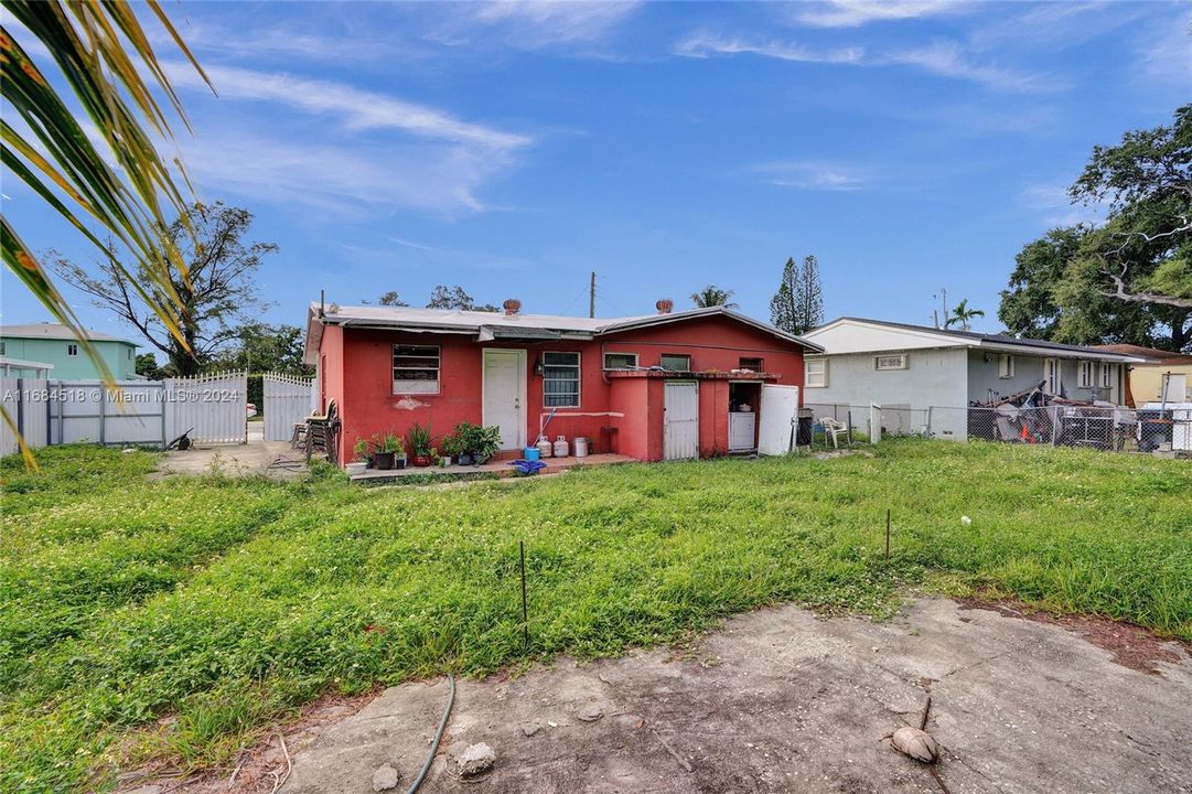 For Sale: $410,000 (3 beds, 2 baths, 1000 Square Feet)