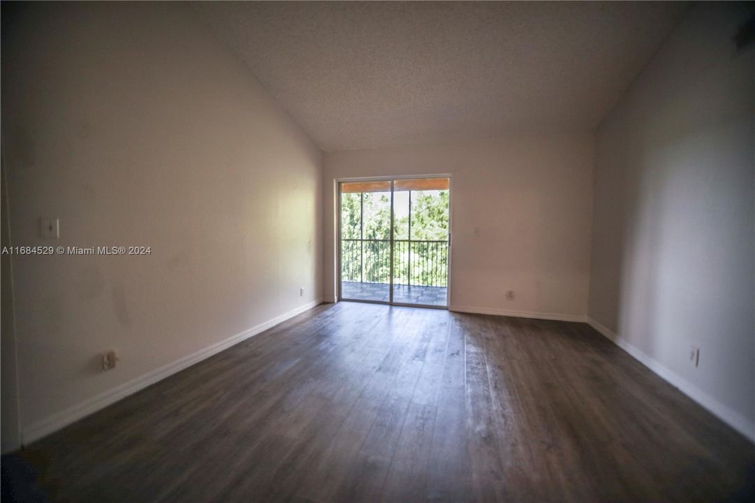 For Rent: $2,000 (2 beds, 2 baths, 1057 Square Feet)