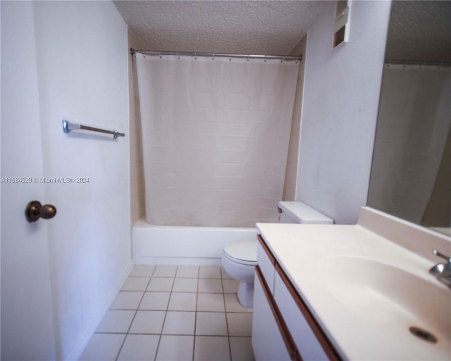 For Rent: $2,000 (2 beds, 2 baths, 1057 Square Feet)