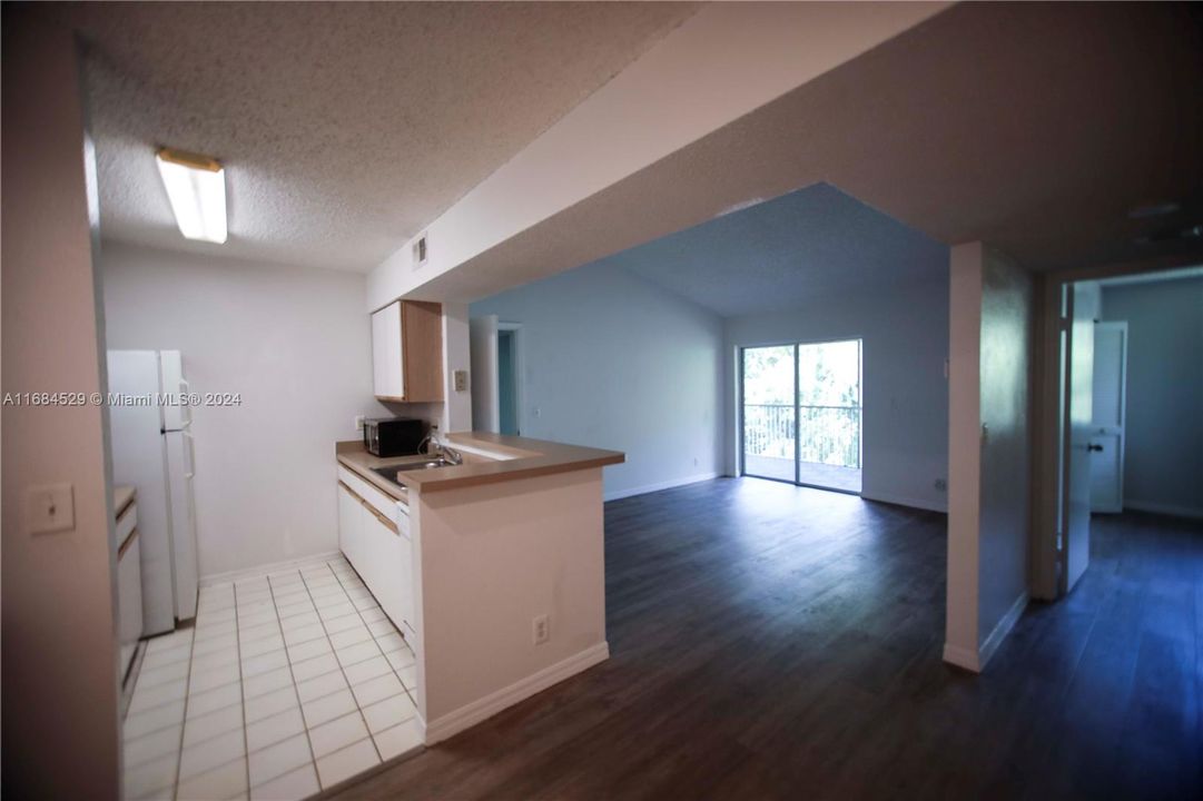 For Rent: $2,000 (2 beds, 2 baths, 1057 Square Feet)