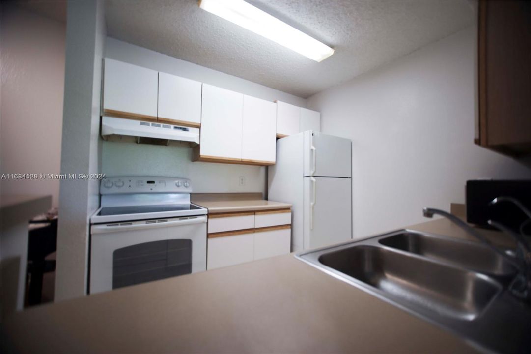 For Rent: $2,000 (2 beds, 2 baths, 1057 Square Feet)