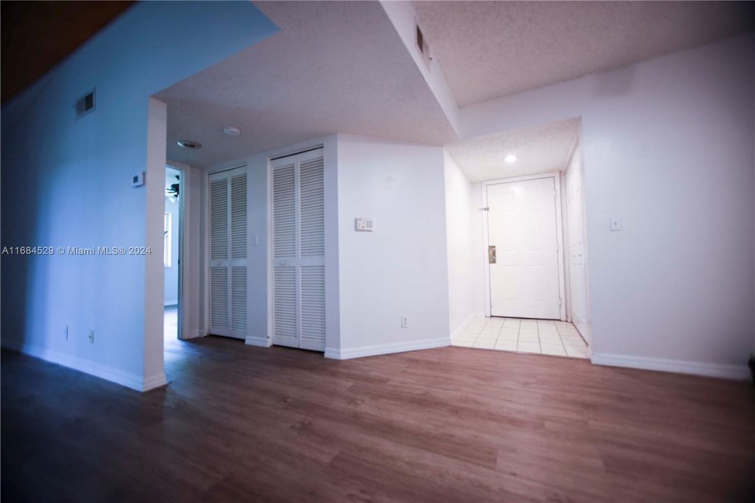 For Rent: $2,000 (2 beds, 2 baths, 1057 Square Feet)