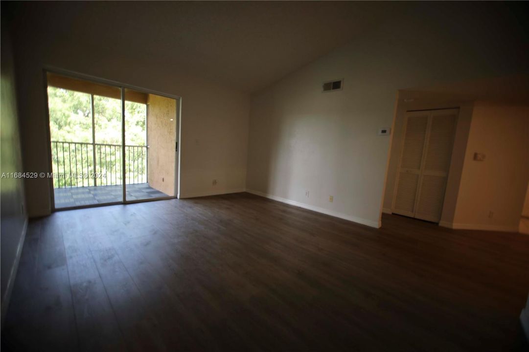 For Rent: $2,000 (2 beds, 2 baths, 1057 Square Feet)