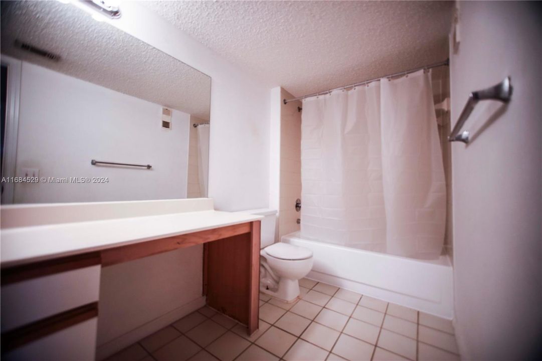 For Rent: $2,000 (2 beds, 2 baths, 1057 Square Feet)