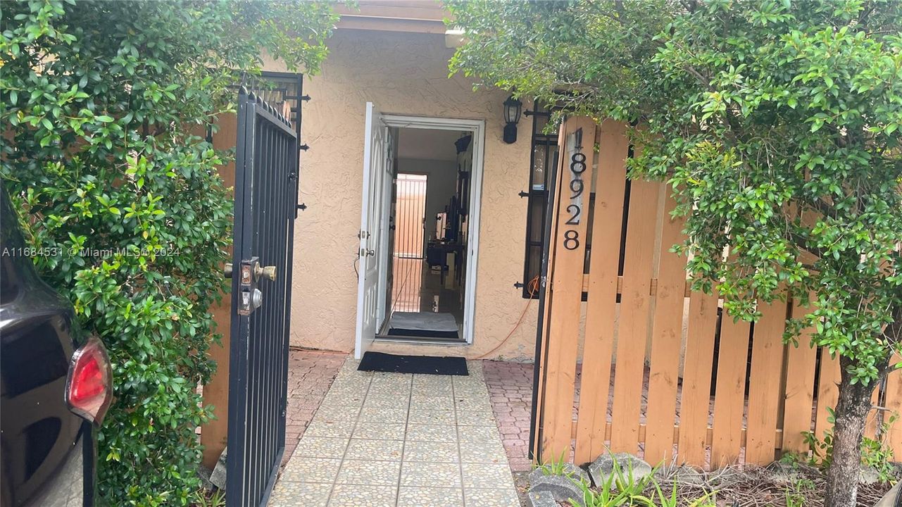 En Venta: $399,900 (2 camas, 2 baños, 1089 Pies cuadrados)