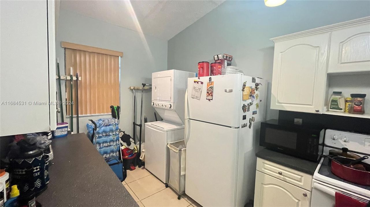 For Sale: $399,900 (2 beds, 2 baths, 1089 Square Feet)