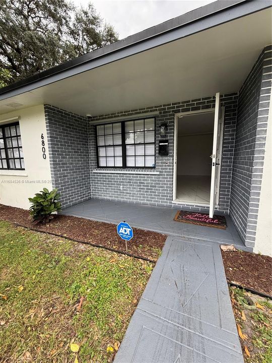 For Sale: $599,000 (3 beds, 2 baths, 1660 Square Feet)