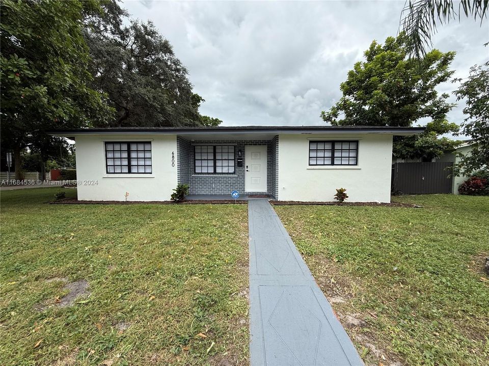 For Sale: $599,000 (3 beds, 2 baths, 1660 Square Feet)