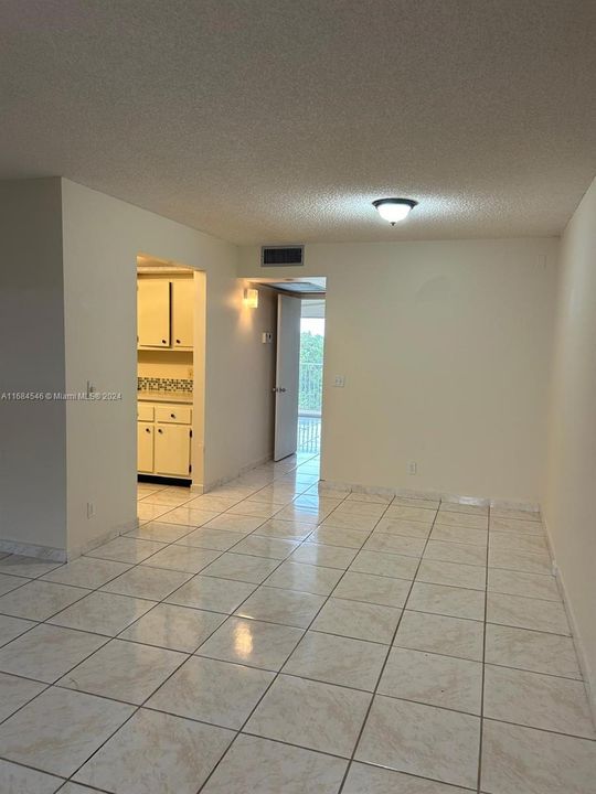 For Sale: $148,000 (1 beds, 1 baths, 811 Square Feet)