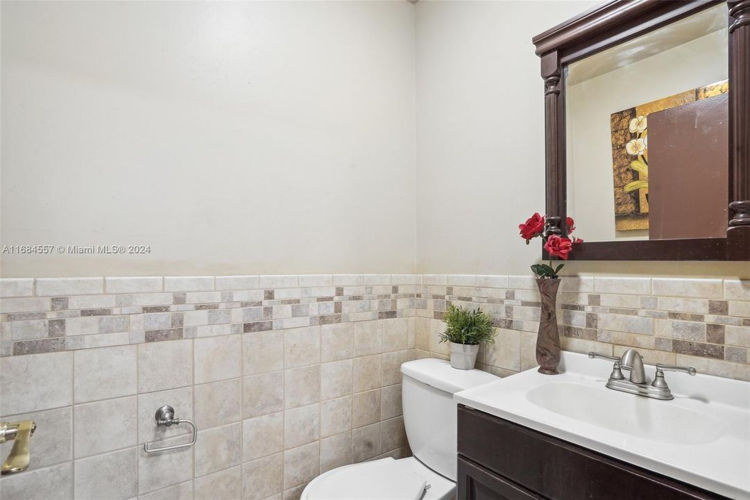 For Sale: $780,000 (4 beds, 2 baths, 2532 Square Feet)