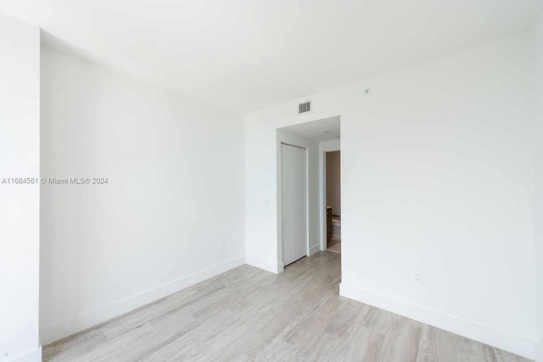 For Rent: $3,700 (1 beds, 1 baths, 725 Square Feet)