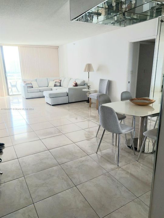 En Venta: $389,000 (2 camas, 2 baños, 1169 Pies cuadrados)