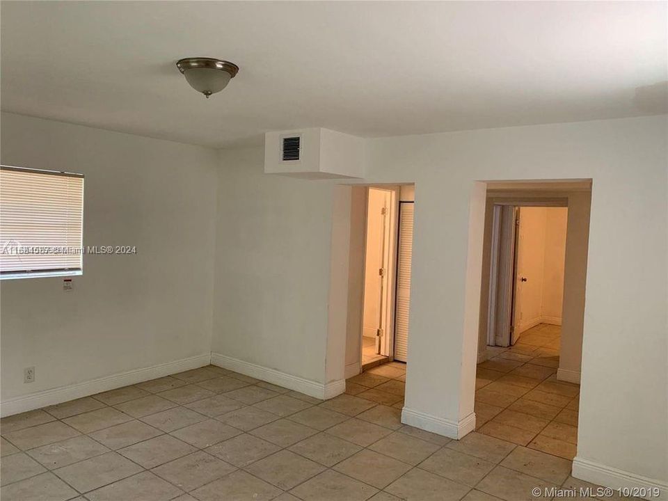 For Rent: $1,900 (3 beds, 1 baths, 500 Square Feet)