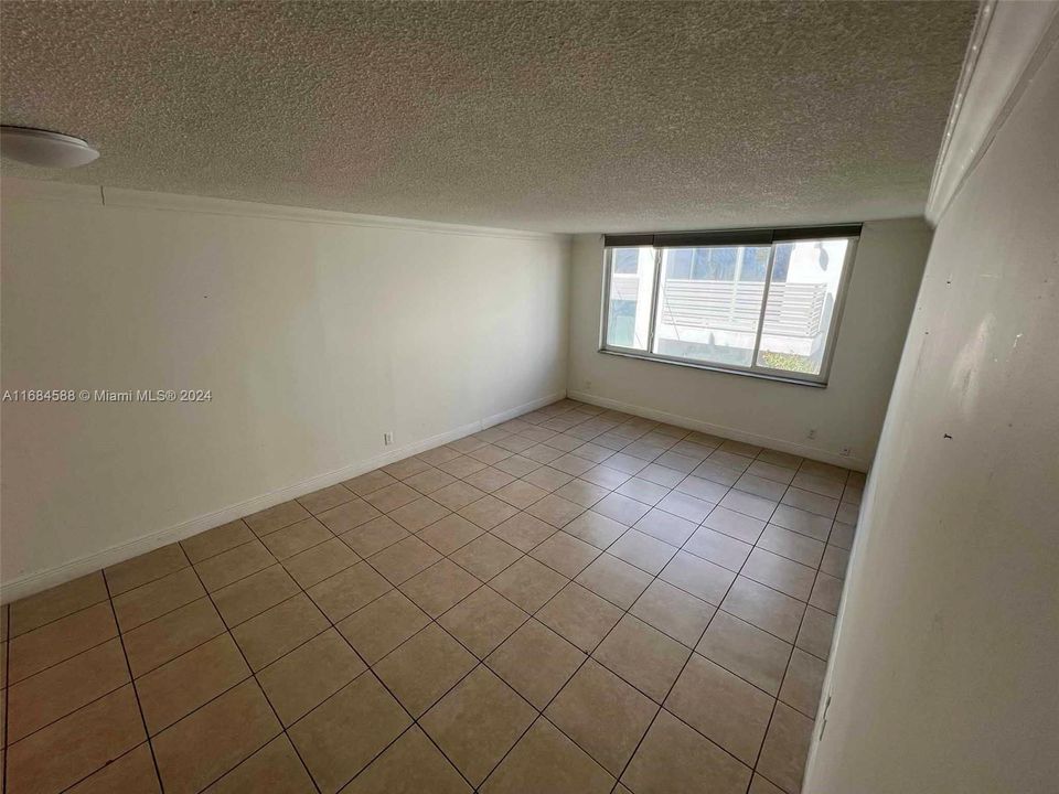 For Rent: $1,850 (1 beds, 1 baths, 13546 Square Feet)