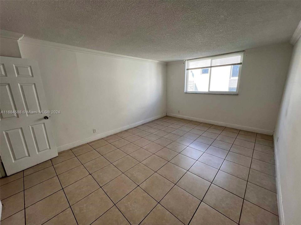 For Rent: $1,850 (1 beds, 1 baths, 13546 Square Feet)