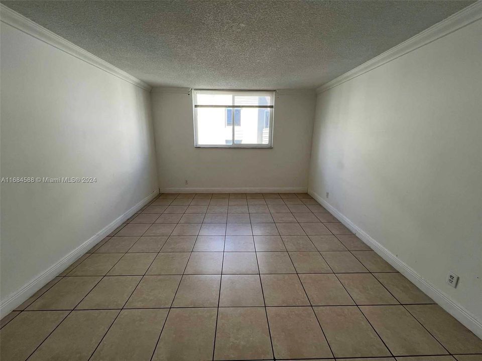 For Rent: $1,850 (1 beds, 1 baths, 13546 Square Feet)