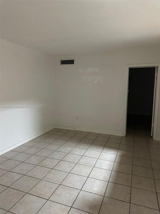 For Rent: $1,850 (1 beds, 1 baths, 583 Square Feet)