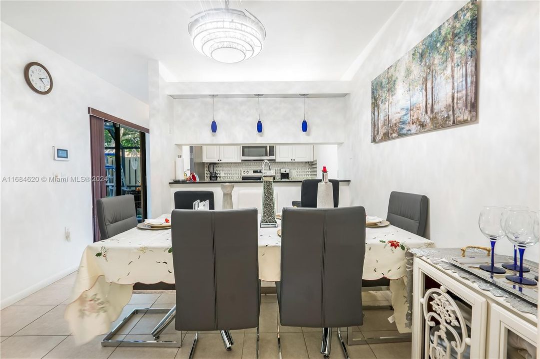 For Sale: $330,000 (3 beds, 2 baths, 1488 Square Feet)