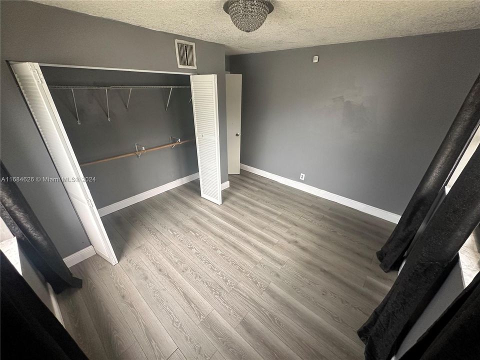 For Rent: $2,400 (2 beds, 1 baths, 1366 Square Feet)