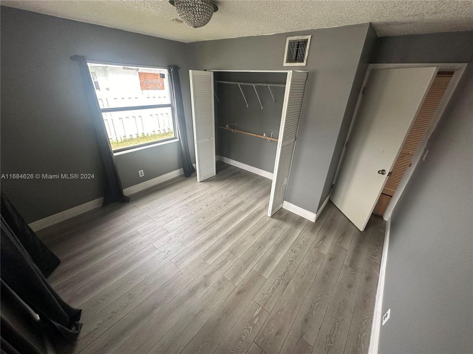 For Rent: $2,400 (2 beds, 1 baths, 1366 Square Feet)