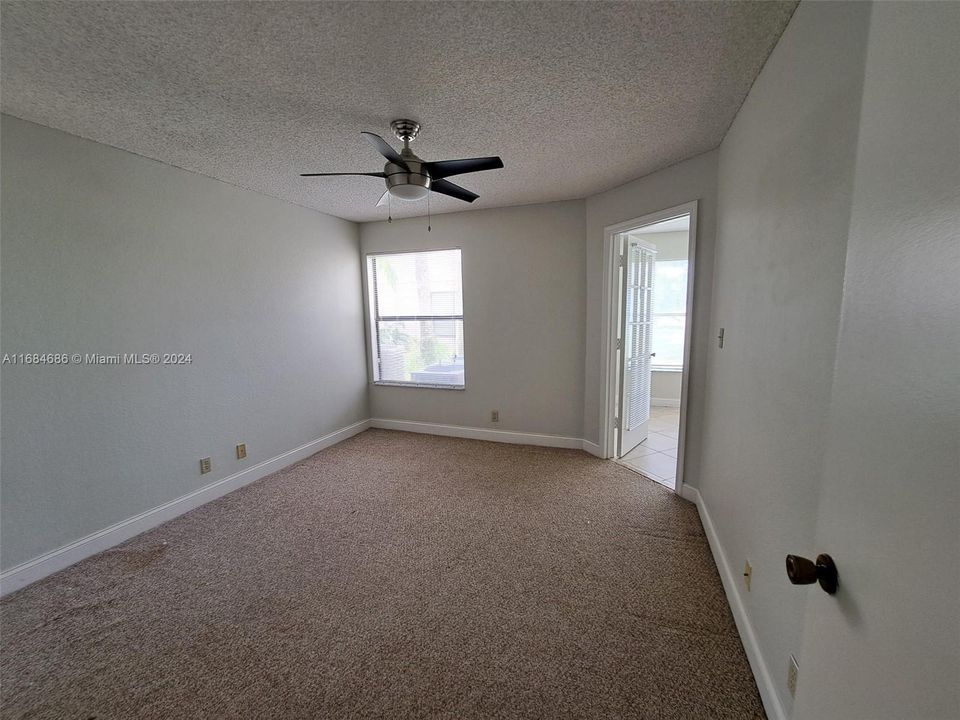 For Rent: $1,800 (1 beds, 1 baths, 805 Square Feet)