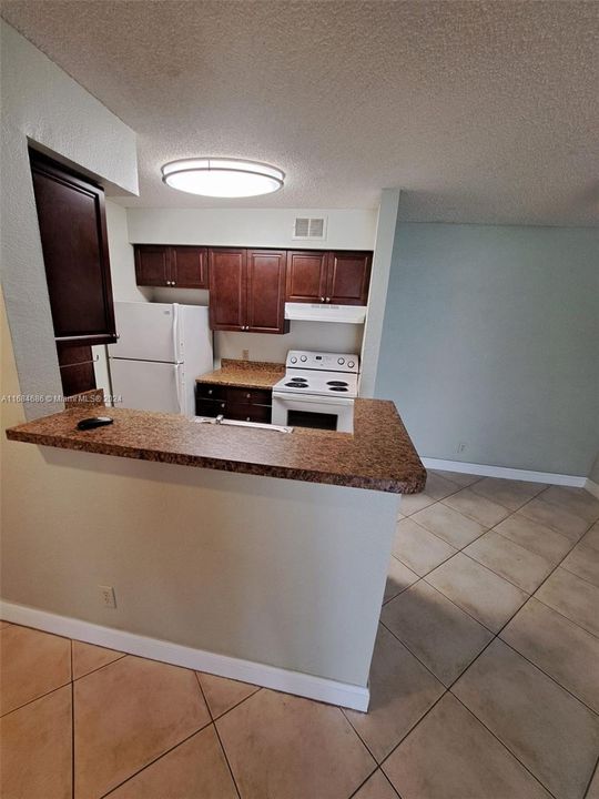 For Rent: $1,800 (1 beds, 1 baths, 805 Square Feet)