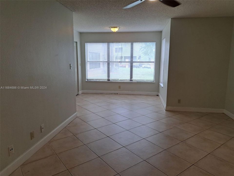 For Rent: $1,800 (1 beds, 1 baths, 805 Square Feet)